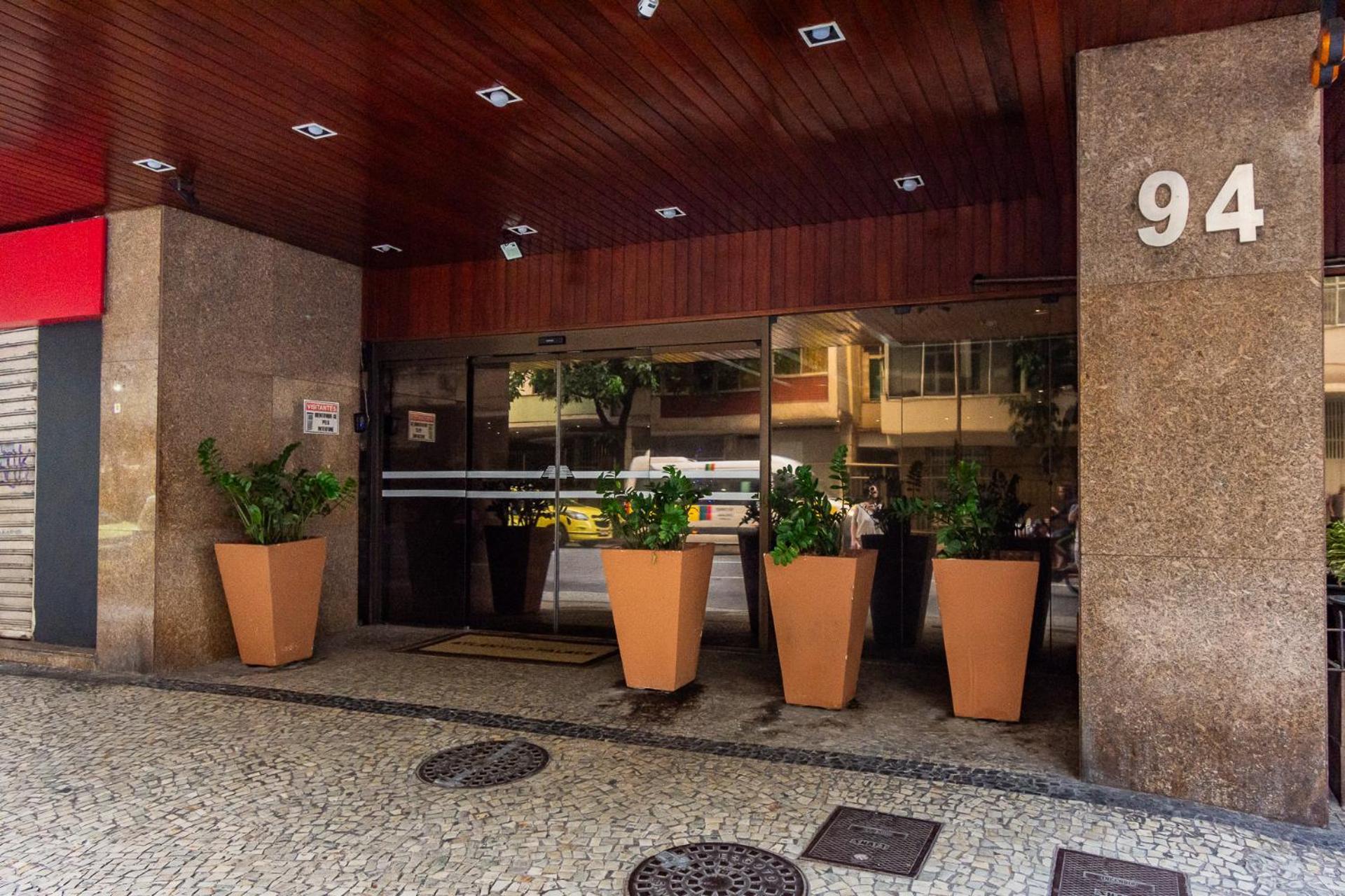 Apartamento Flat Posto 6 Com Piscina - Copacabana Rio de Janeiro